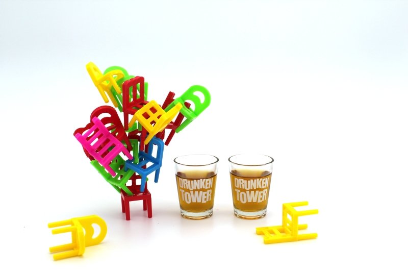 Drunken Tower - Stühle | Wackelturm - Geschenkebuddy