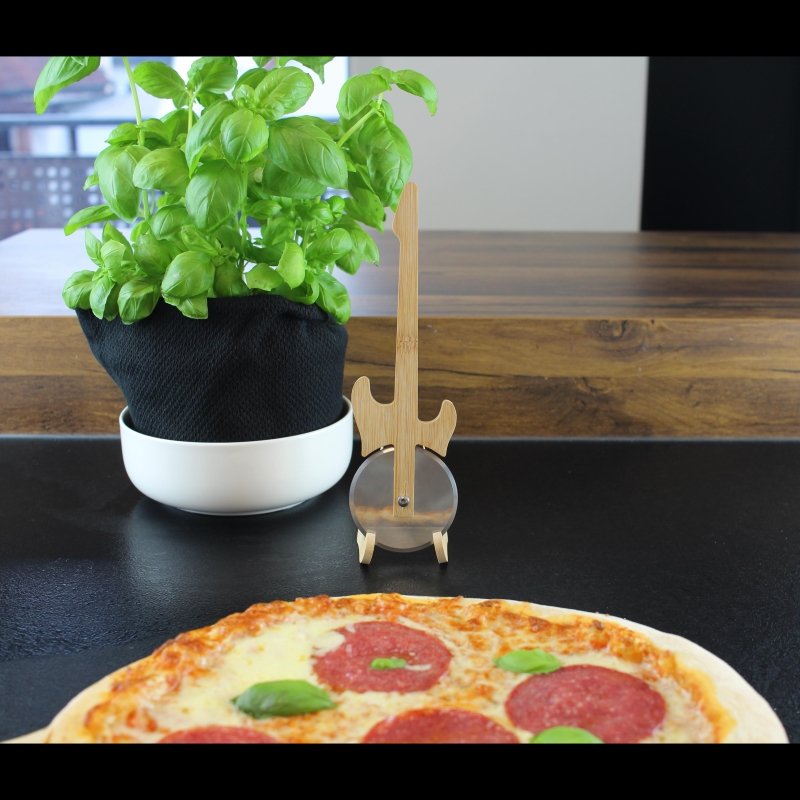 Gitarren Pizzaschneider mit Ständer - Geschenkebuddy