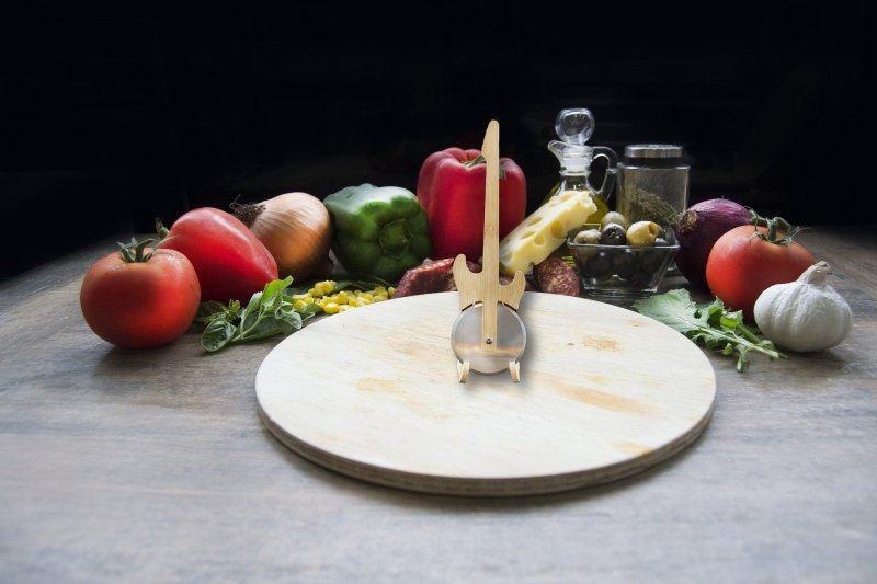 Gitarren Pizzaschneider mit Ständer - Geschenkebuddy