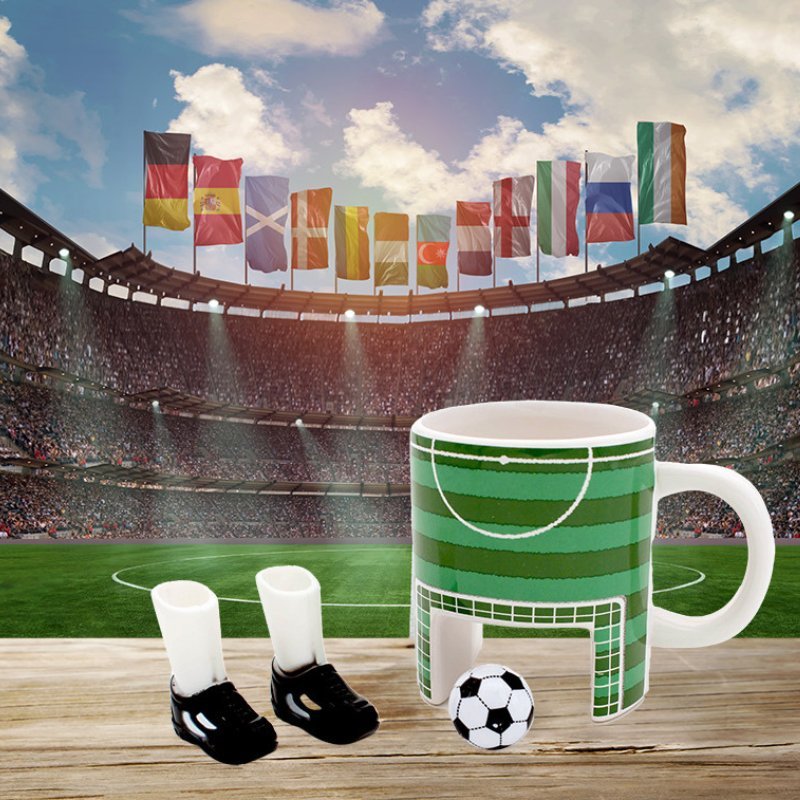 Produktbild Winkee - Fußball Tasse - Der Sportliche Kaffee Pott für Fußball Fans - Geschenkebuddy