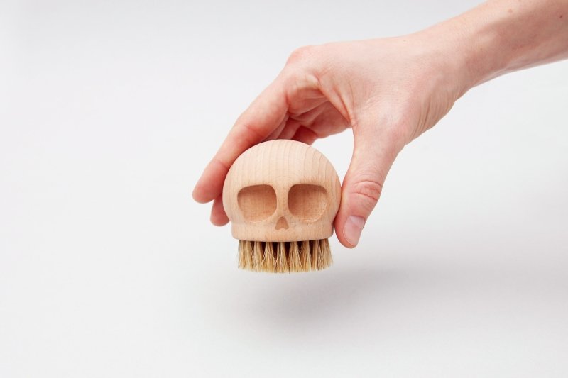 Totenkopf Gemüsebürste | Skull Brush 🍎 - Geschenkebuddy